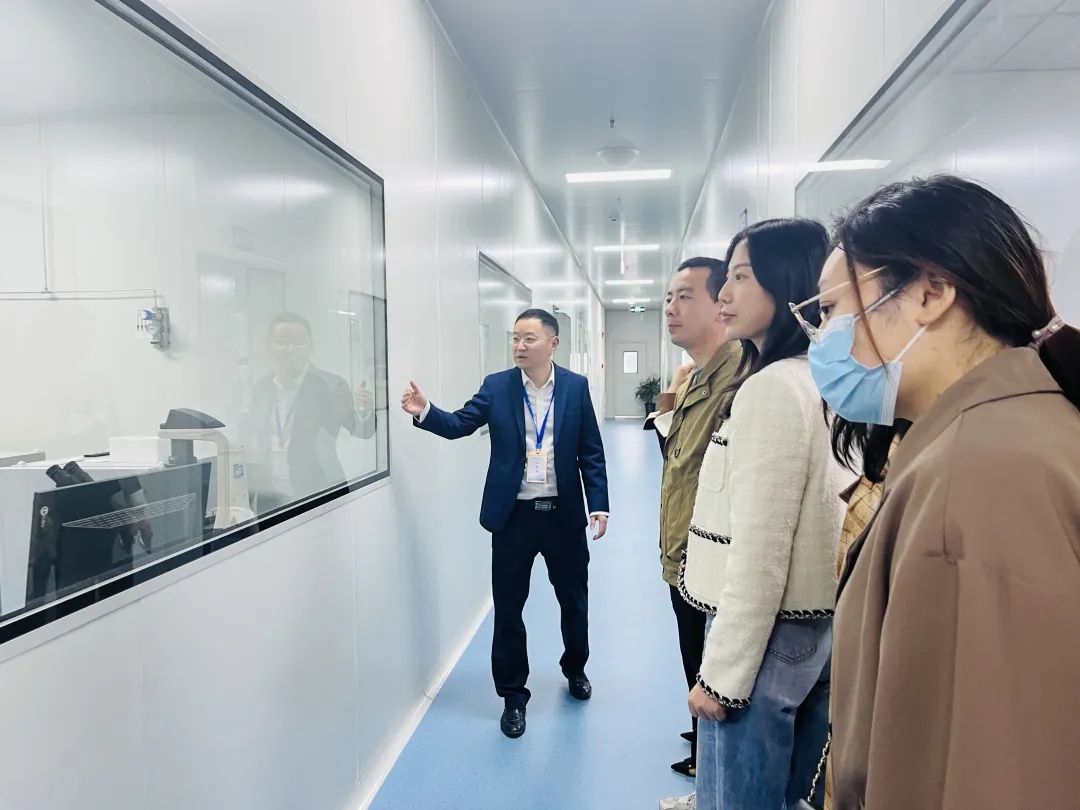 四川省金融科技学会参观照片4.jpg